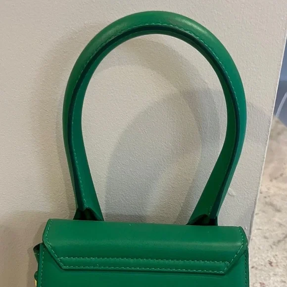 Jacquemus le chiquito Moyen Top-Handle Bag in Vibrant Green - Fits IPhone NEW - Picture 6 of 7